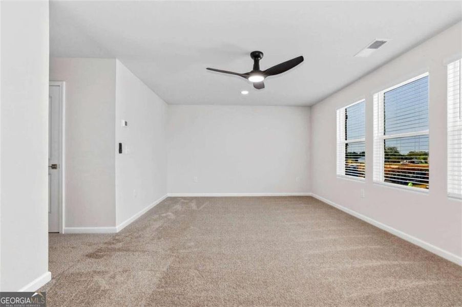 Spacious, unfurnished interior of a new home in Parkway James, Snellville (Image 16).