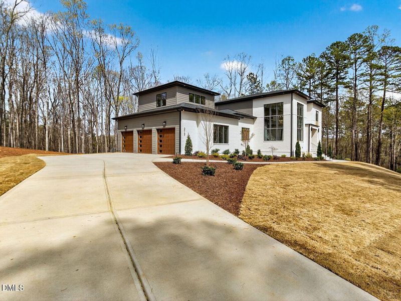 075-1280x960-driveway