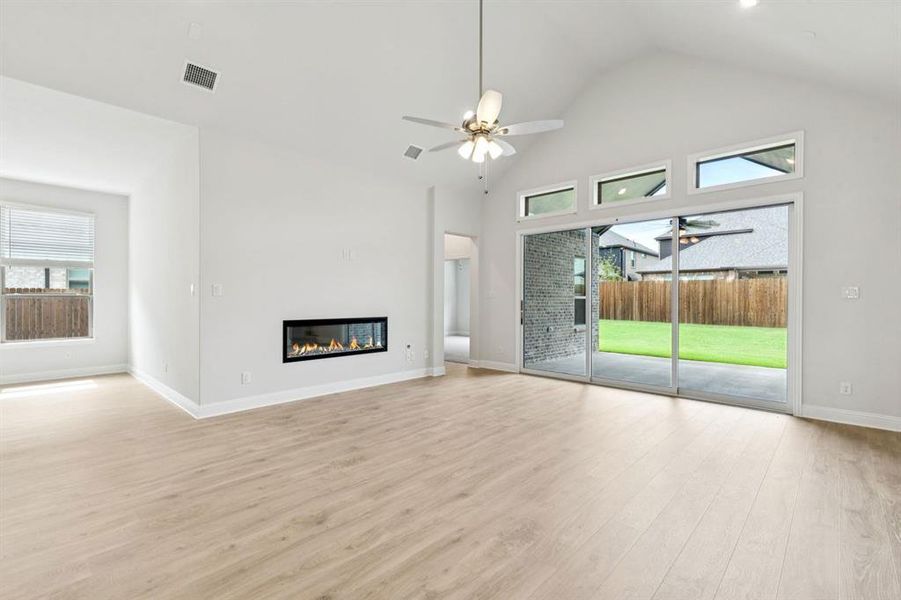 Representative5-1887Silver_005