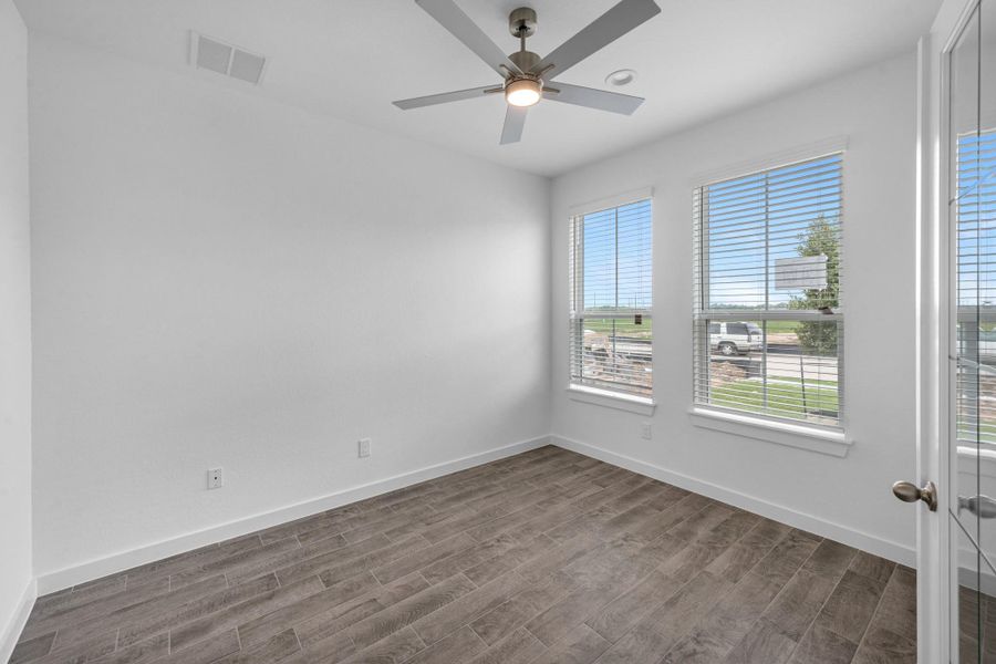 Spacious, unfurnished interior of a new home in Grand Mason Crossing, Katy (Image 21).