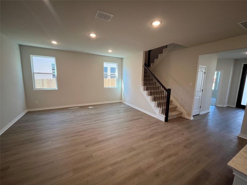 Spacious, unfurnished interior of a new home in Lariat, Liberty Hill (Image 25).
