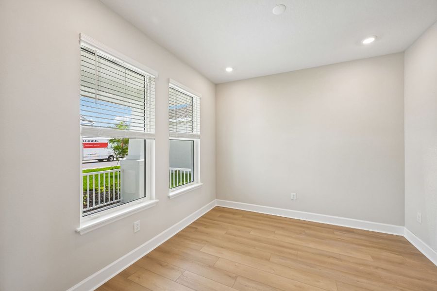 Spacious, unfurnished interior of a new home in Tiburon, Nokomis (Image 12).