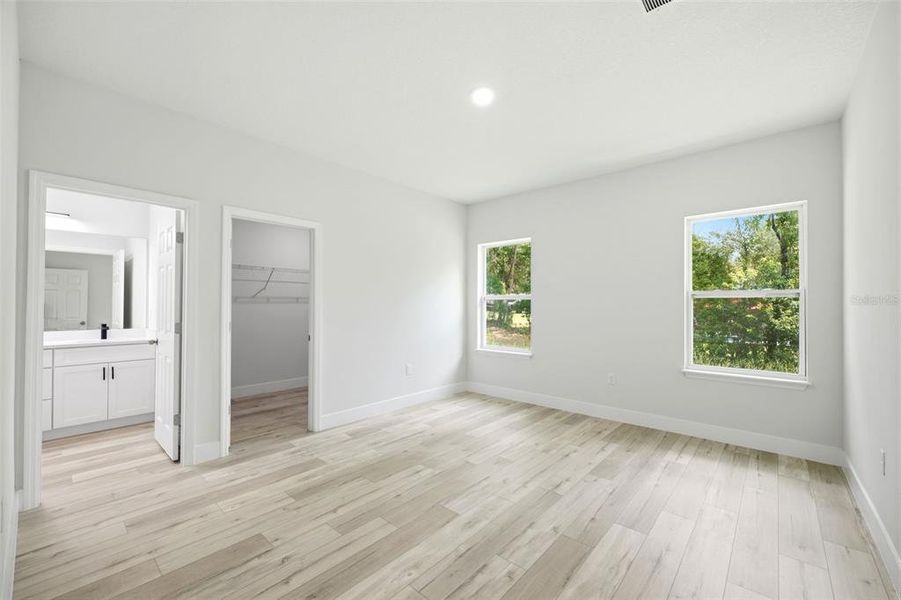 Spacious, unfurnished interior of a new home in , Citrus Springs (Image 14).