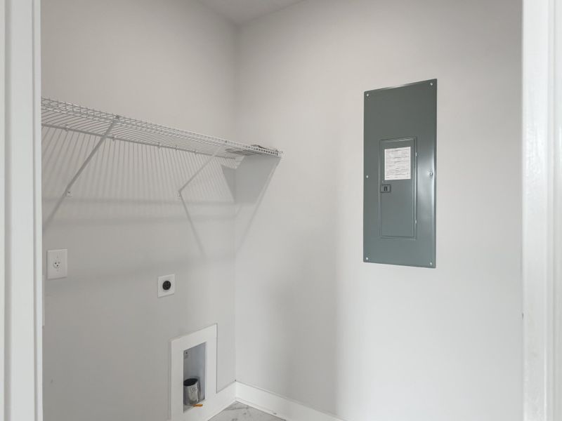 Spacious, unfurnished interior of a new home in Carnes Crossroads, Summerville (Image 35).