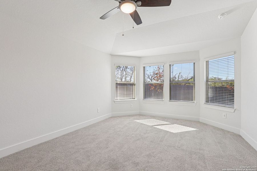 Spacious, unfurnished interior of a new home in Comanche Ridge, San Antonio (Image 38).