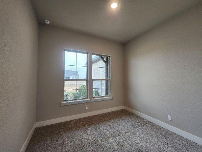 Spacious, unfurnished interior of a new home in Rocky Top, Krum (Image 16).