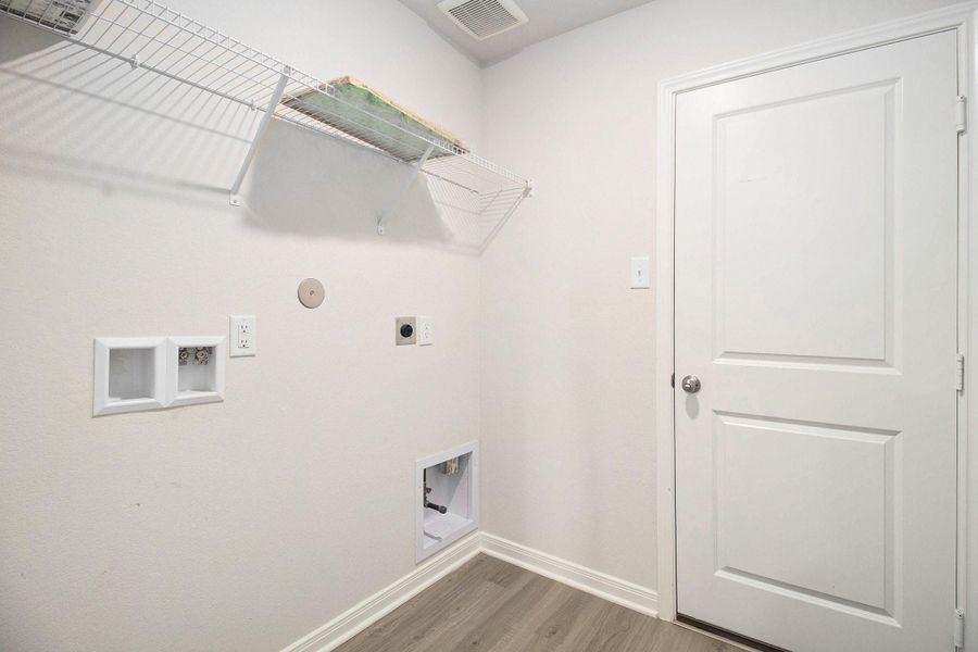 Spacious, unfurnished interior of a new home in Park Vista at El Tesoro, Houston (Image 18).