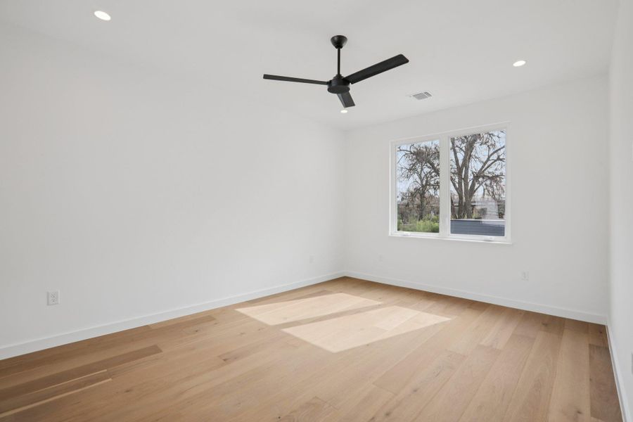 Spacious, unfurnished interior of a new home in , Austin (Image 21).