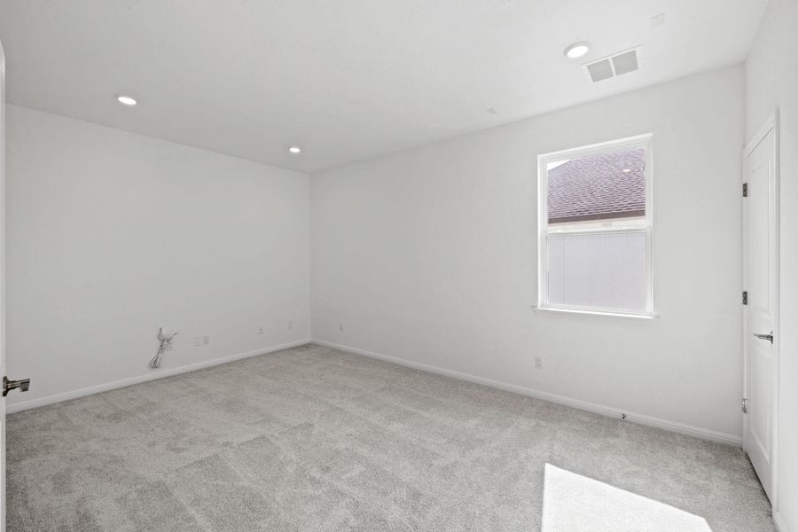 Spacious, unfurnished interior of a new home in , Leander (Image 29).