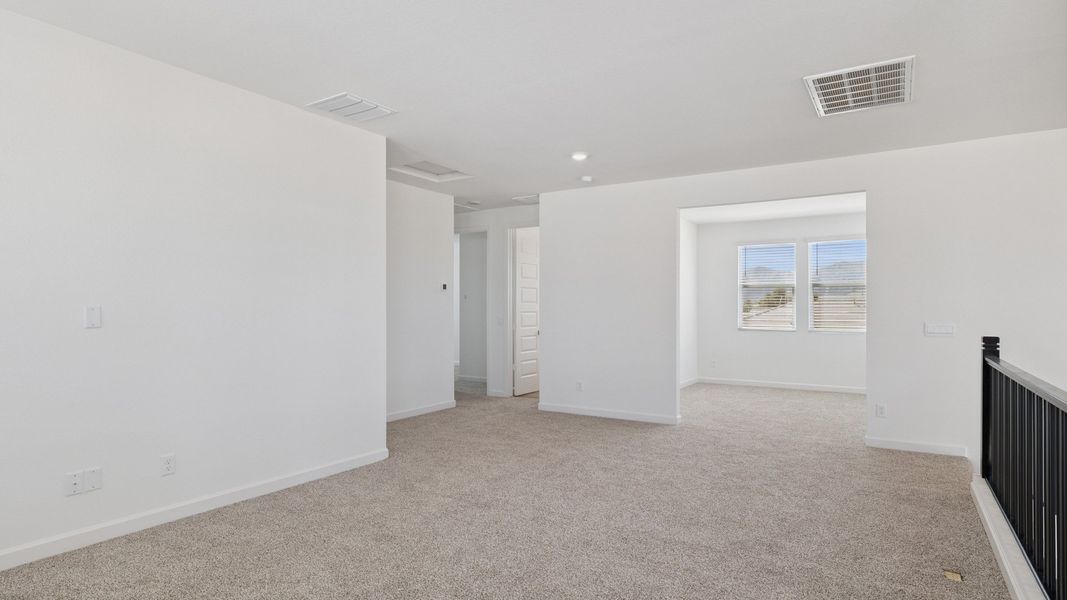 Representative unfurnished interior of a home built from the Apache by D.R. Horton in Zanjero Pass, Glendale (Image 33).