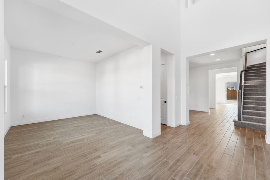 Spacious, unfurnished interior of a new home in Ellsworth Ranch, Queen Creek (Image 41).