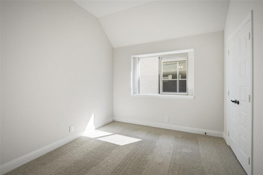 Spacious, unfurnished interior of a new home in Meadow Vista, Anna (Image 28).