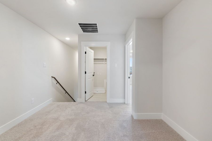 Spacious, unfurnished interior of a new home in Lake Park Villas, Wylie (Image 25).