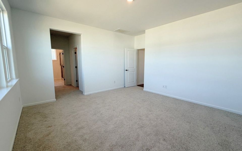 Spacious, unfurnished interior of a new home in Wendell Falls, Wendell (Image 16). Spacious, unfurnished interior of a new home in Wendell Falls, Wendell (Image 16).