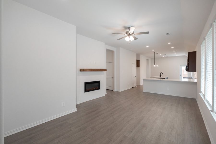 Spacious, unfurnished interior of a new home in Saratoga, Aubrey (Image 17).