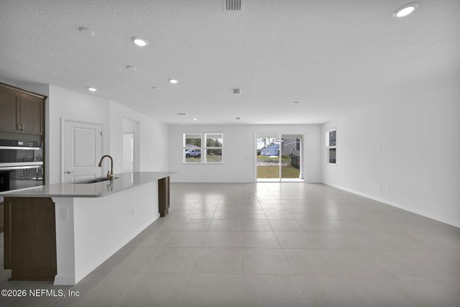 Spacious, unfurnished interior of a new home in Hyland Trail, Green Cove Springs (Image 22).