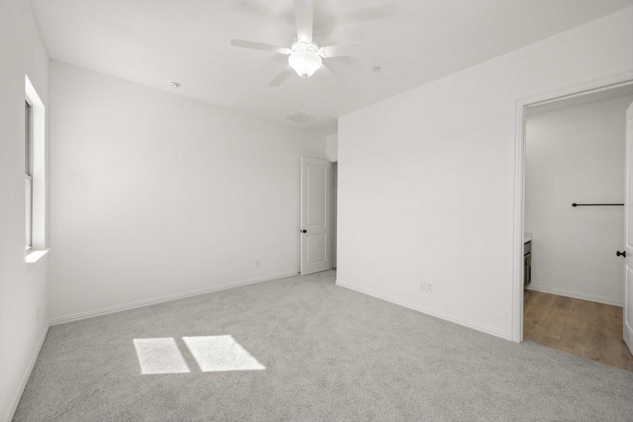 Representative unfurnished interior of a home built from the Darmouth by Ashton Woods in Parkside, Mansfield (Image 23).