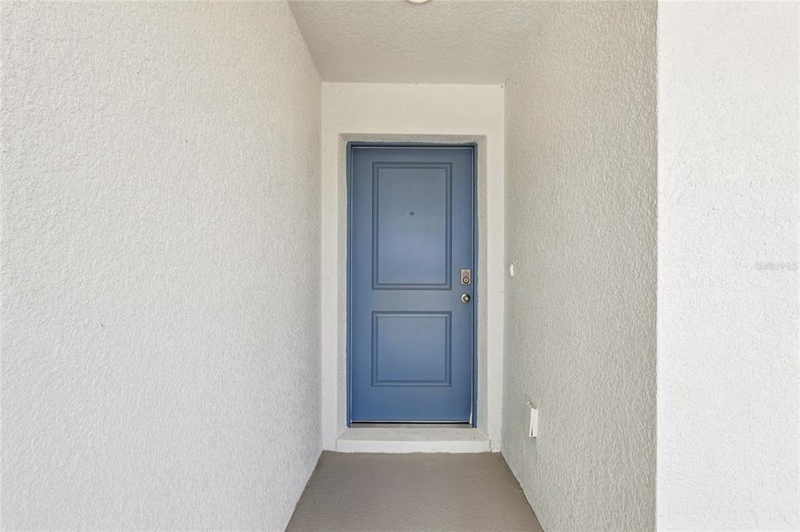 Exterior details and patio area of a home in Leoma's Landing, Lake Wales (Image 3).