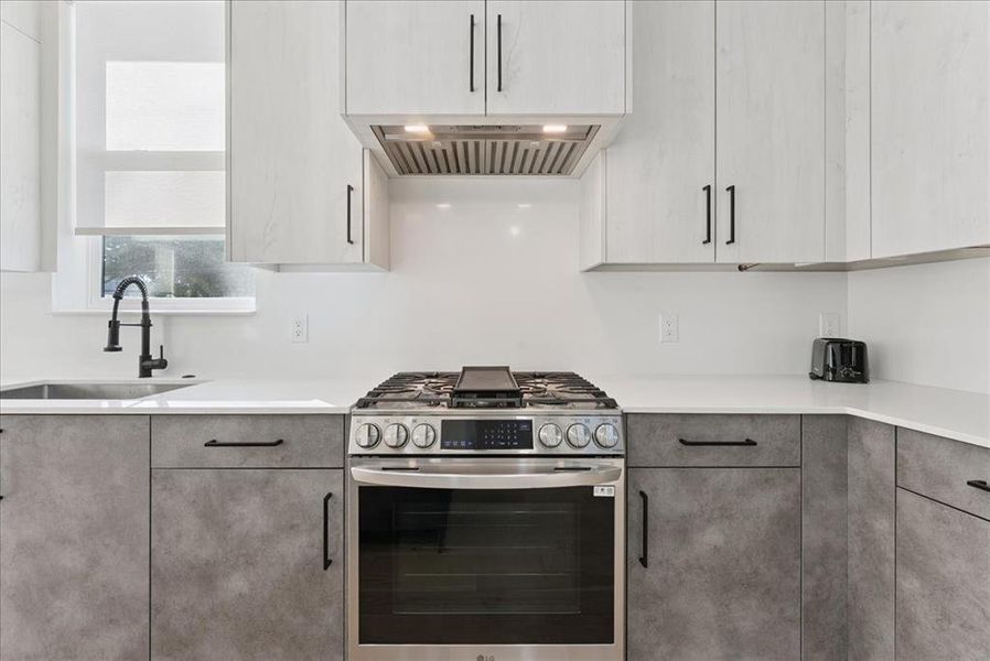 *All photos pictured are unit #101 in building 1512, Coloring/finishes will vary unit to unit. Other differences may be present*