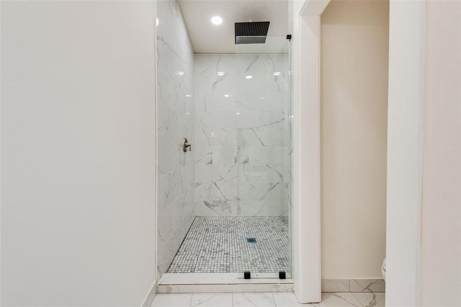 Spacious, unfurnished interior of a new home in , Dallas (Image 16).