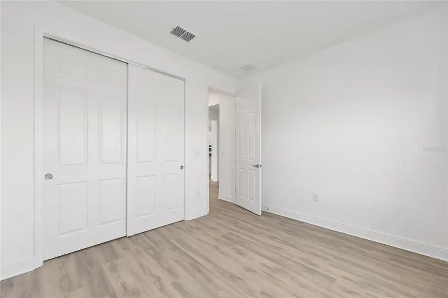 Spacious, unfurnished interior of a new home in , Ocala (Image 13).