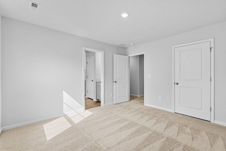 Spacious, unfurnished interior of a new home in Fieldstone, Lexington (Image 52).