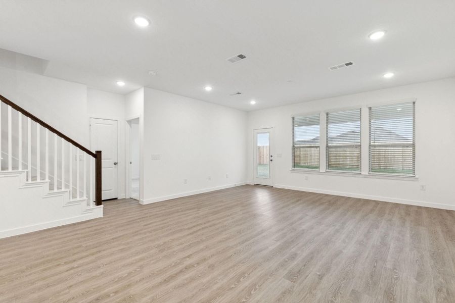 Spacious, unfurnished interior of a new home in Mavera, Conroe (Image 22).