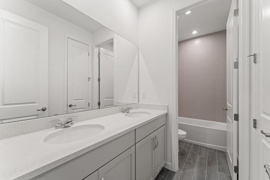 US_SEF_BRIAR_LOT 99_bath 2