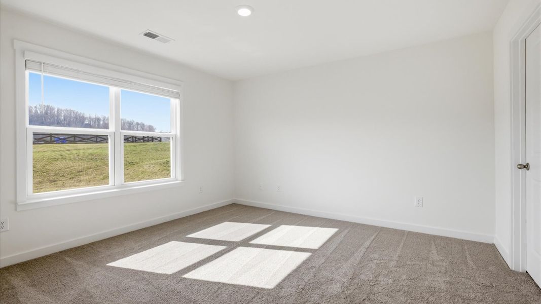 Spacious, unfurnished interior of a new home in Emory Creek, Harriman (Image 28).