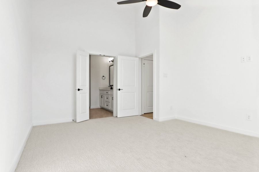 Spacious, unfurnished interior of a new home in Cottonwood Creek, Rowlett (Image 23).