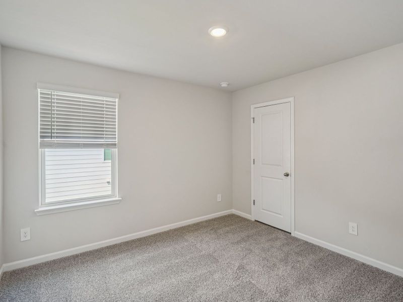 Spacious, unfurnished interior of a new home in Northwoods at Mirror Lake, Villa Rica (Image 20).