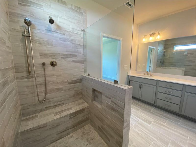 Furnished interior view inside a new home in , Jefferson (Image 33).