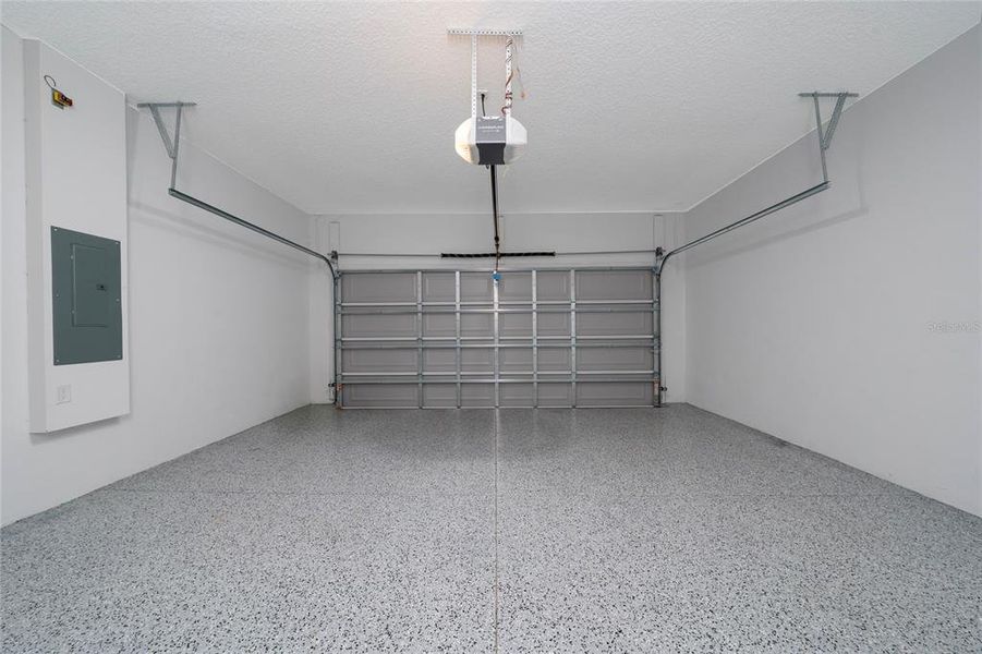 Spacious, unfurnished interior of a new home in , Ocala (Image 14).