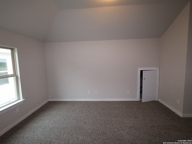 Spacious, unfurnished interior of a new home in Winding Brook, San Antonio (Image 19). Spacious, unfurnished interior of a new home in Winding Brook, San Antonio (Image 19).