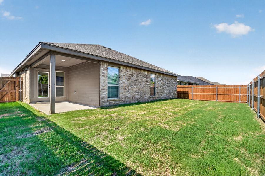 Exterior details and patio area of a home in Craftsman's Corner, Cleburne (Image 4).