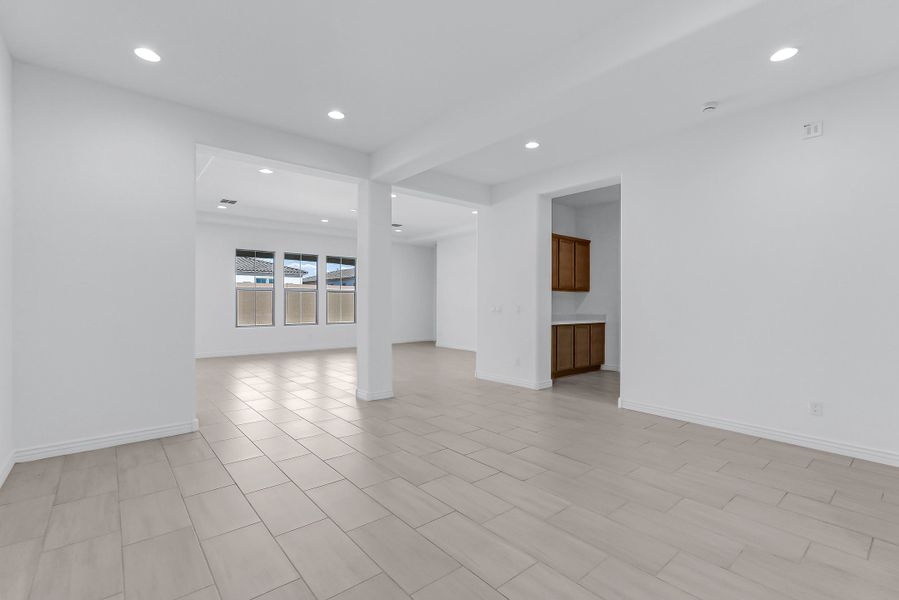 Spacious, unfurnished interior of a new home in Aloravita South, Peoria (Image 21).