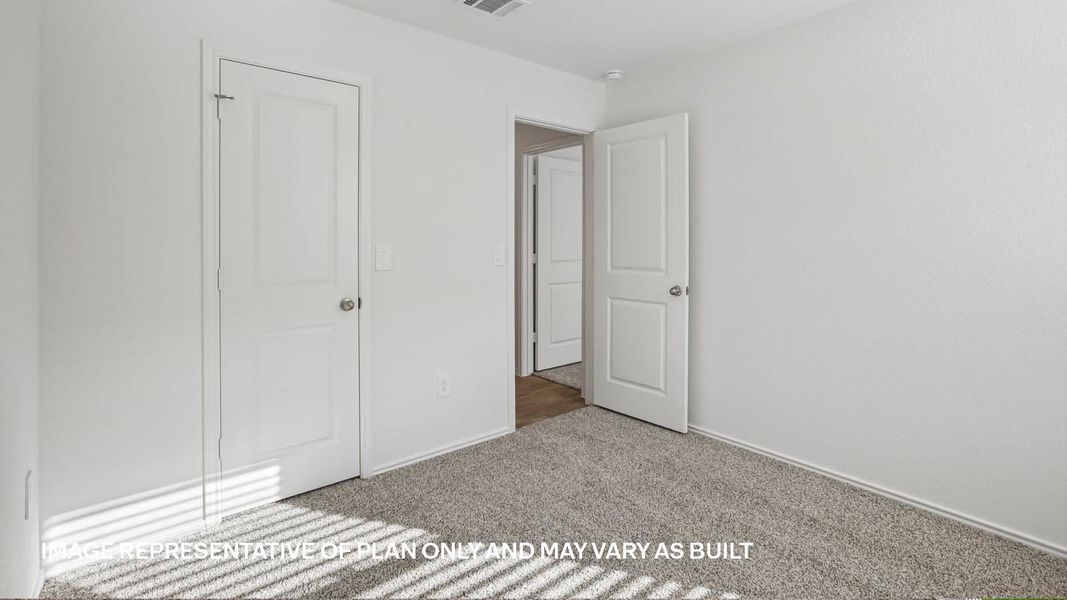 Spacious, unfurnished interior of a new home in Durango, Mustang Ridge (Image 30).