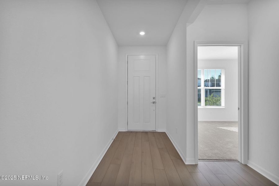 Spacious, unfurnished interior of a new home in Bradley Creek, Green Cove Springs (Image 36).