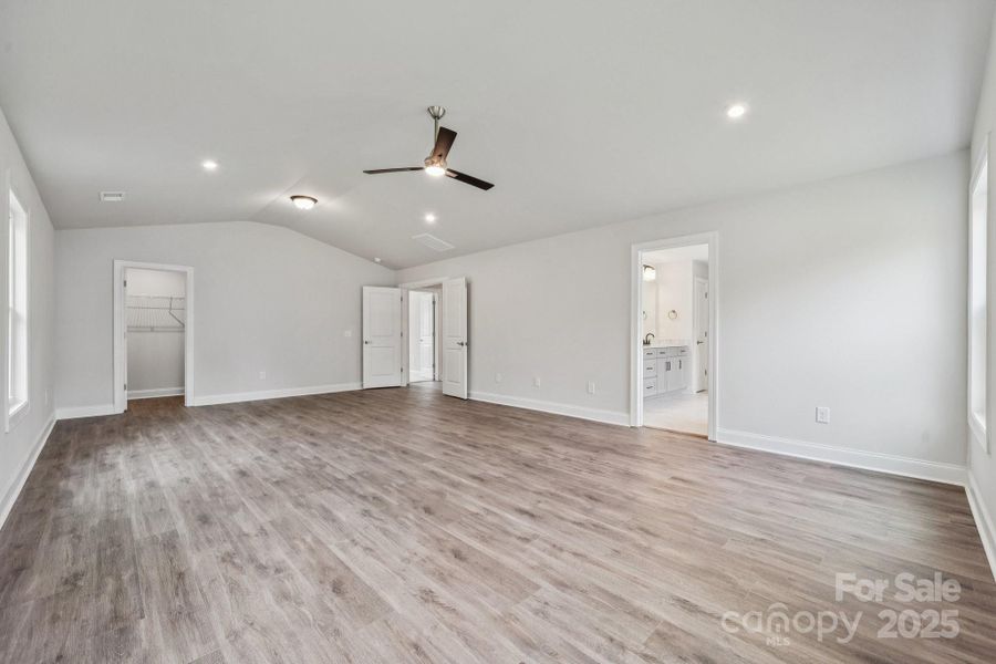 Spacious, unfurnished interior of a new home in Glenhurst, Matthews (Image 27).