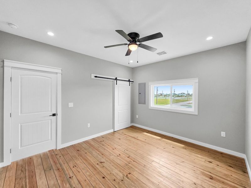 Spacious, unfurnished interior of a new home in , Crystal Beach (Image 28).