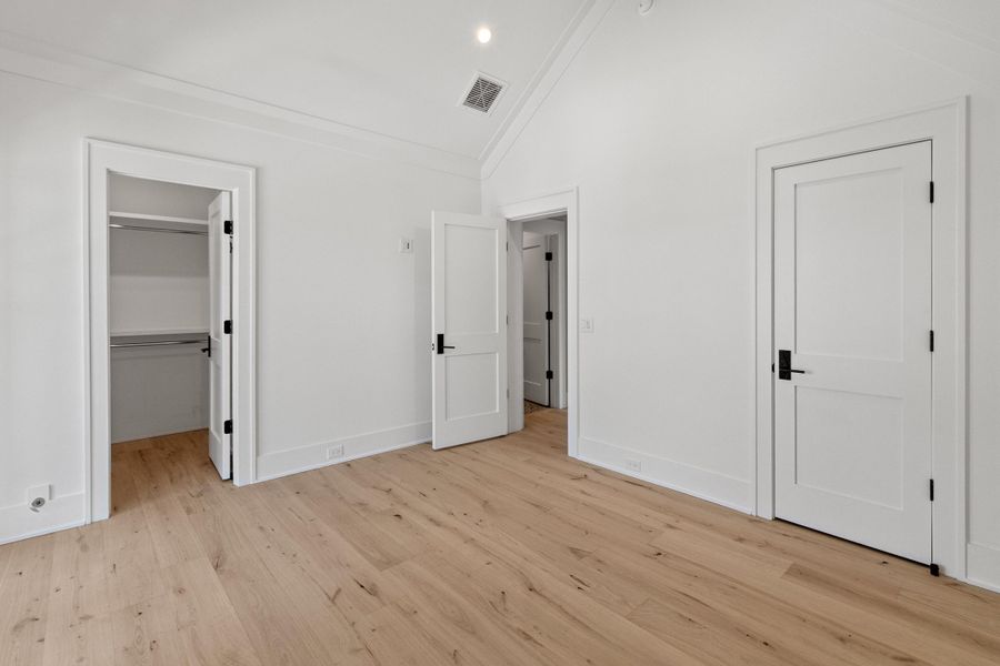 Spacious, unfurnished interior of a new home in , Charleston (Image 48).