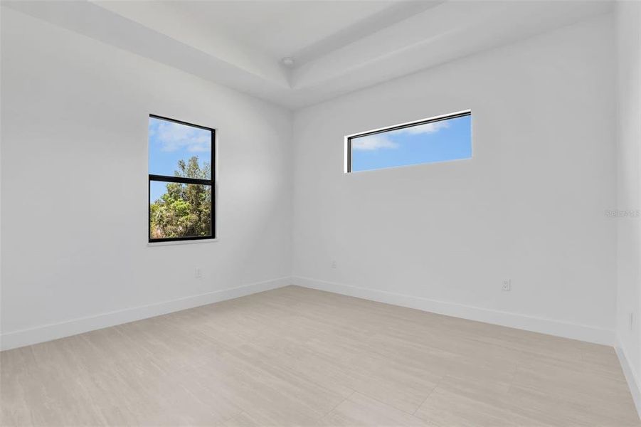 Spacious, unfurnished interior of a new home in , Cape Coral (Image 43).