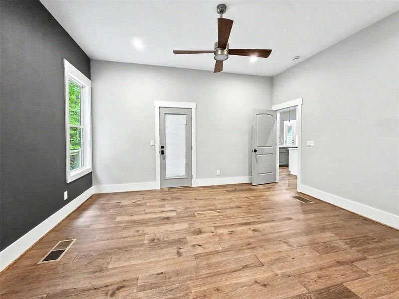 Spacious, unfurnished interior of a new home in , Waleska (Image 20).