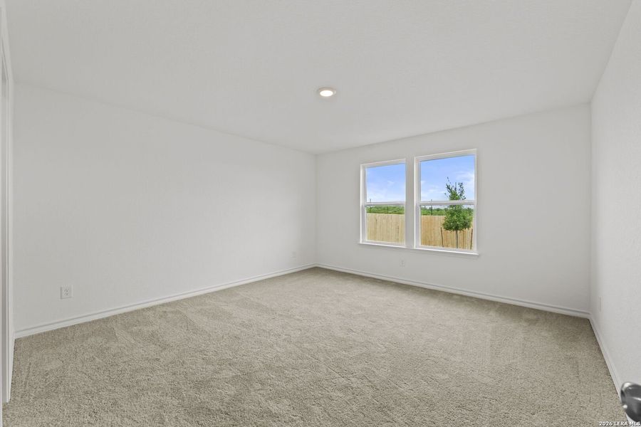 Spacious, unfurnished interior of a new home in Dove Song, Marion (Image 23).