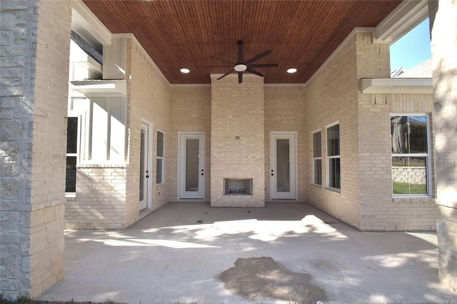 Exterior details and patio area of a home in , Huntsville (Image 3).