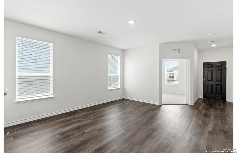 Spacious, unfurnished interior of a new home in The Overlook at Creekside, New Braunfels (Image 19).