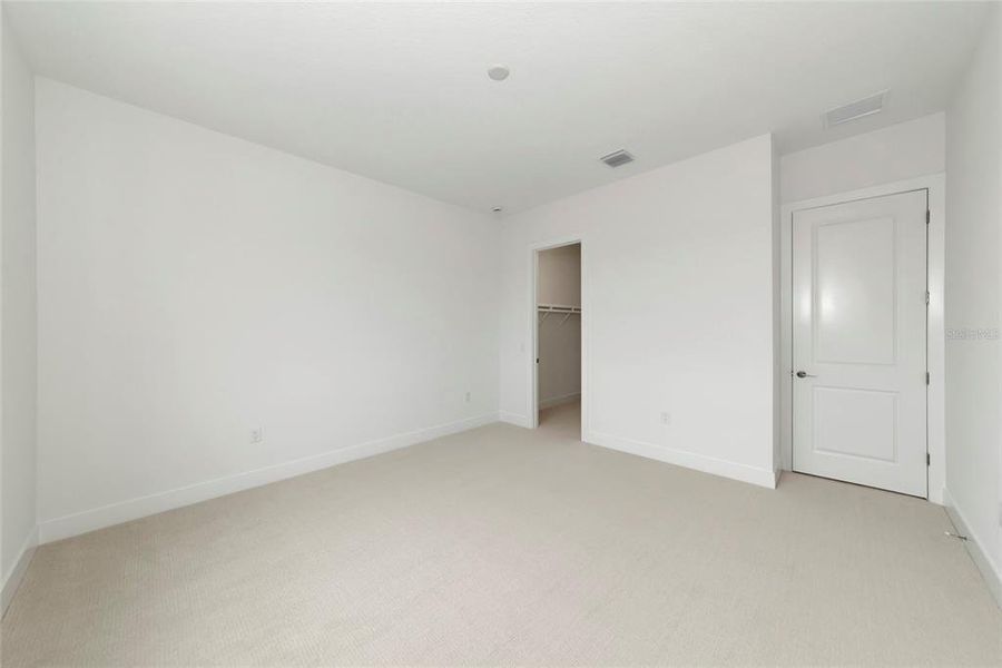 Spacious, unfurnished interior of a new home in , Sarasota (Image 54).