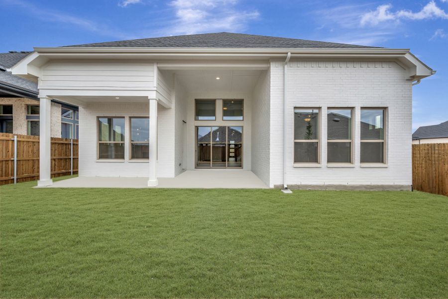 Exterior details and patio area of a home in Tavolo Park Cottages, Fort Worth (Image 3).