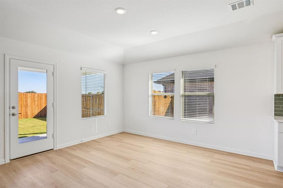 Spacious, unfurnished interior of a new home in Westmoor, Sherman (Image 35).