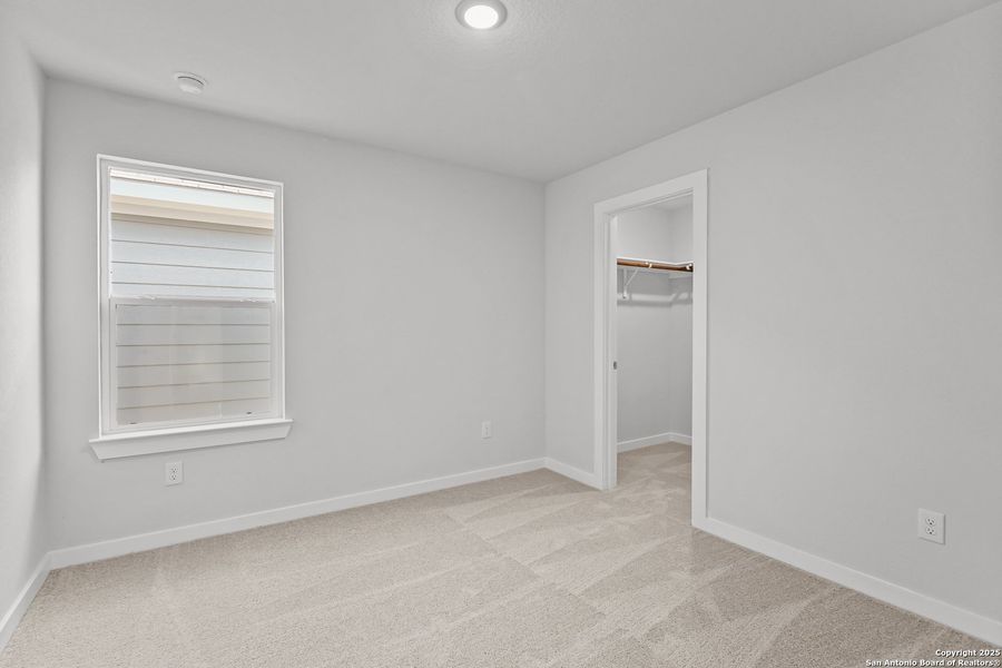 Spacious, unfurnished interior of a new home in Senna, Leon Valley (Image 17).